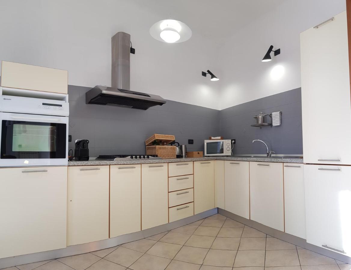 La Terrazza Apartment,A 50 Mt Dal Mare فاراتسي المظهر الخارجي الصورة